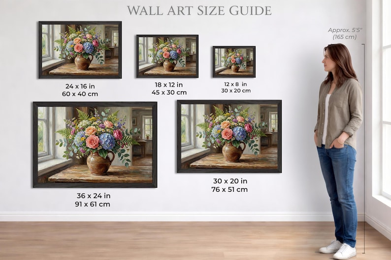 Puede incluir: Gu&iacute;a de tama&ntilde;os de arte mural con impresiones florales enmarcadas. Las impresiones muestran un jarr&oacute;n con flores coloridas, incluyendo rosas y hortensias, sobre una mesa de madera. Los tama&ntilde;os var&iacute;an de 30 x 20 cm a 91 x 61 cm.