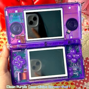 Puede incluir: Un juego de tres tazas de cerámica con un acabado mate moteado. Las tazas son de color crema, gris claro y gris oscuro. Cada taza tiene un diseño simple y minimalista, ideal para café o té.