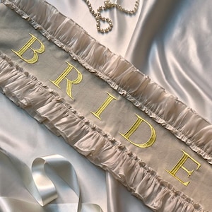 Elegante fajín para la futura novia con ribete de volantes – Fajín para despedida de soltera en mezcla de lino - Beige