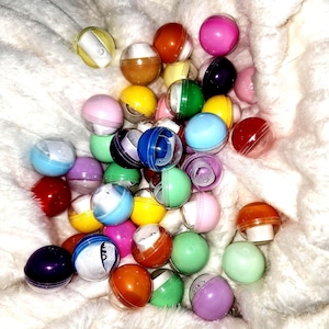 Surprise Character Capsules: Sanrio, Labubu, Pooh & More!