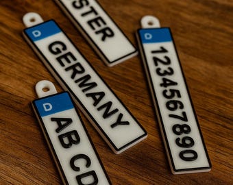 Personalized license plate keychain – mini license plate with your desired text | Includes keyring & chain | Gift for car drivers