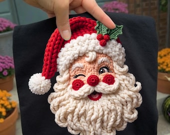 Imagen PNG de Papá Noel tejido a crochet, imágenes prediseñadas navideñas, imagen PNG de Navidad coqueta, imagen PNG de Papá Noel retro, diseño navideño, descarga digital.