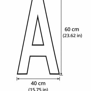 Könnte beinhalten: Ein schwarz umrandeter Buchstabe "A" auf weißem Hintergrund. Der Buchstabe ist 60 cm hoch und 40 cm breit. Das Bild enthält Maße in Zentimetern und Zoll.