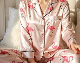Roze satijnen flamingo-pyjama voor dames, zijdezachte nachtkleding met lange mouwen, tropische loungeset, satijnen pyjama voor bruid en valentijn, nachtkleding dames