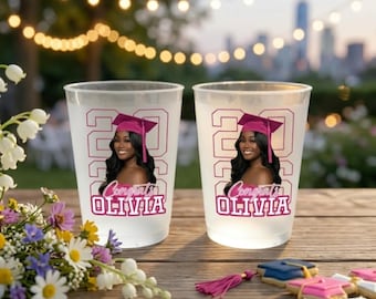 カスタムフェイス卒業式フロストカップ、大学卒業パーティー記念品、2026年卒業生フォトカップ、パーソナライズされたフェイスカップ