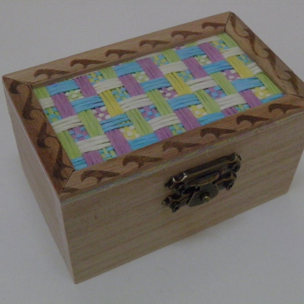 Box, Wood, Small, Lock, Jewelry packing, party favor supplies, Keeper box