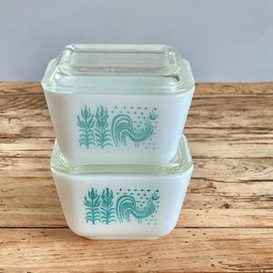 Vintage Pyrex Refrigerator Dishes/ Amish Butterprint 501 / Set of 2