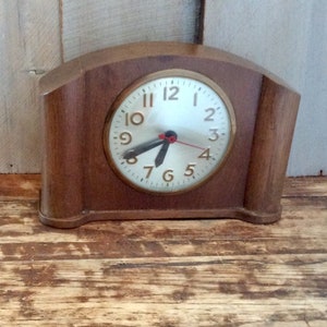 Vintage Sessions Art Deco Wooden Body Electric Clock/ Retro Mantle Clock/ Cottage Decor/ Dark Academia Decor/ Farmhouse/ Rustic