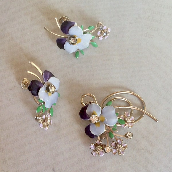 Vintage Painted Enamel Pansy Flower Demi Parure Set/ Pin and Earring Retro Costume Jewelry/Floral Motif Jewelry/Mid Century Spring Jewelry