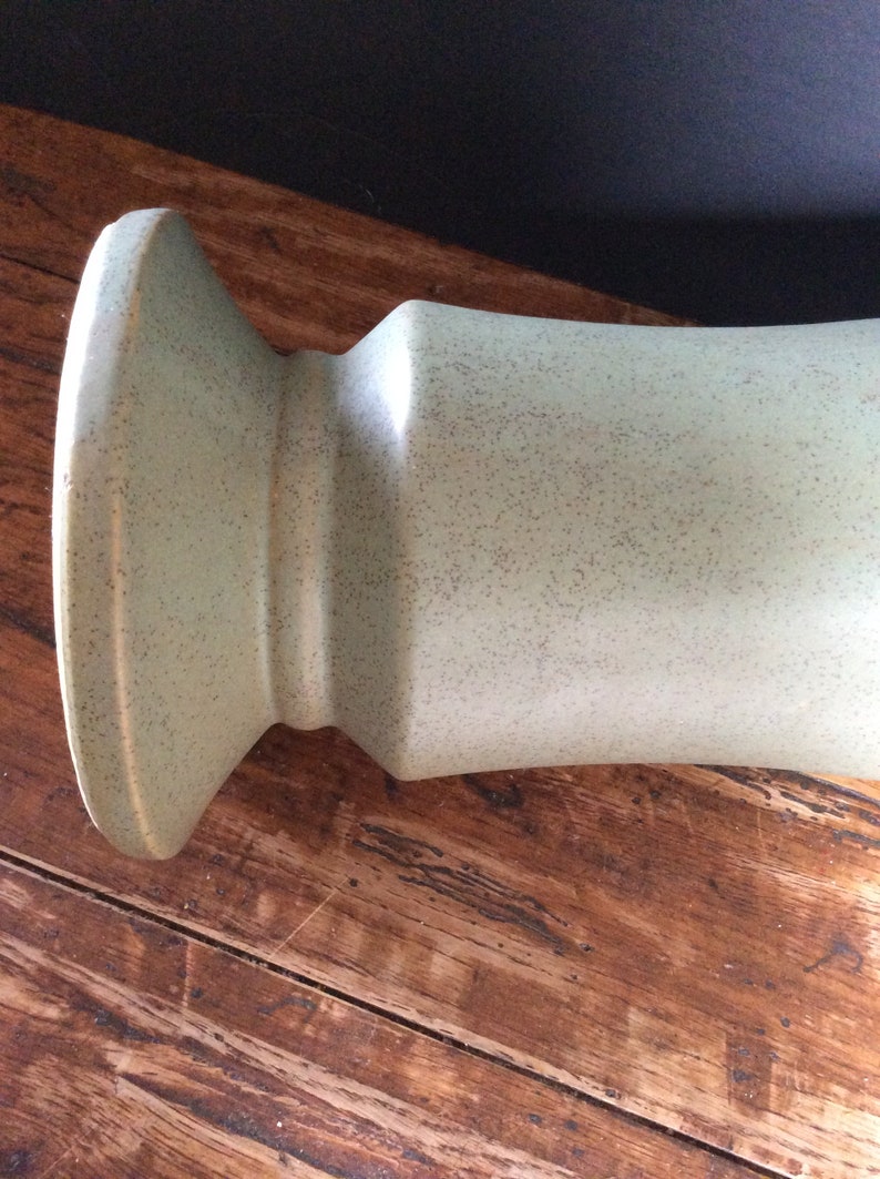 Vintage Mccoy Large Pedestal Floraline Mat Green Vase Gold Speckled Vase Mccoy Pottery Vase 4 Vase Mat Glaze Usa Pottery Floral Home Decor Home Living Dolphinchat Ai Vintage Mccoy Large Pedestal Floraline Mat Green Vase Gold Speckled Vase Mccoy Pottery Vase 4 Vase Mat Glaze Usa Pottery Floral Home Decor Home Living Dolphinchat Ai