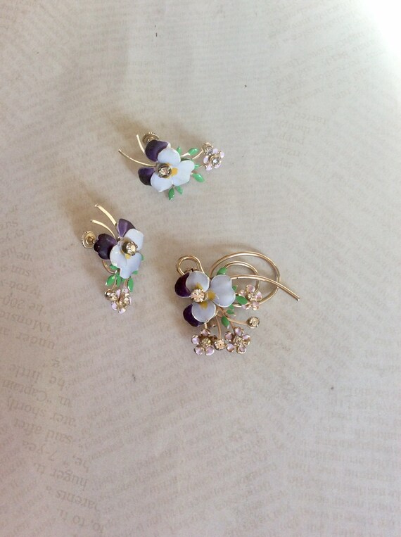 Vintage Enamel Pansy Jewelry Set: Rhinestone Floral Pin & Earrings