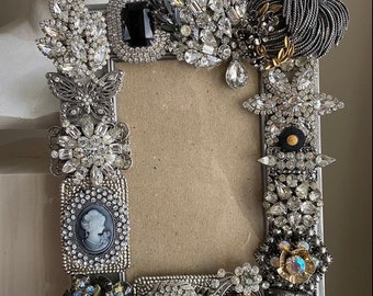 Upcycled eco chic vintage  jewelry keepsake photo frame - Cameo