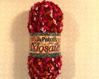 Pattons Mosaic Yarn, Color 12430, Bulky Yarn, Raspberry and White, Novelty Yarn, Bumpy Baubles, Crafty Fun Yarn