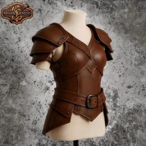 Armatura medievale in pelle marrone con piastre per le spalle – Pettorale per cosplay fantasy e LARP