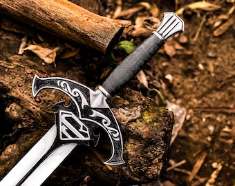 Espada de fantasía hecha a mano, inspirada en películas, réplica medieval con guarda grabada y vaina de cuero, accesorio heroico para cosplay, hoja de colección