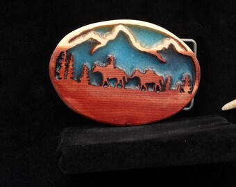 Handgefertigte Utah Red Cedar Gürtelschnalle mit Bergen und Pack Train