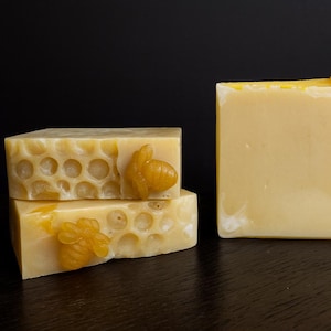 Udderly Buzzed - Jabón artesanal de leche de cabra con miel y vainilla - Barra hidratante