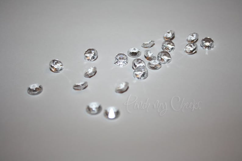 800 Crystal Clear Confetti Party Diamonds image 1