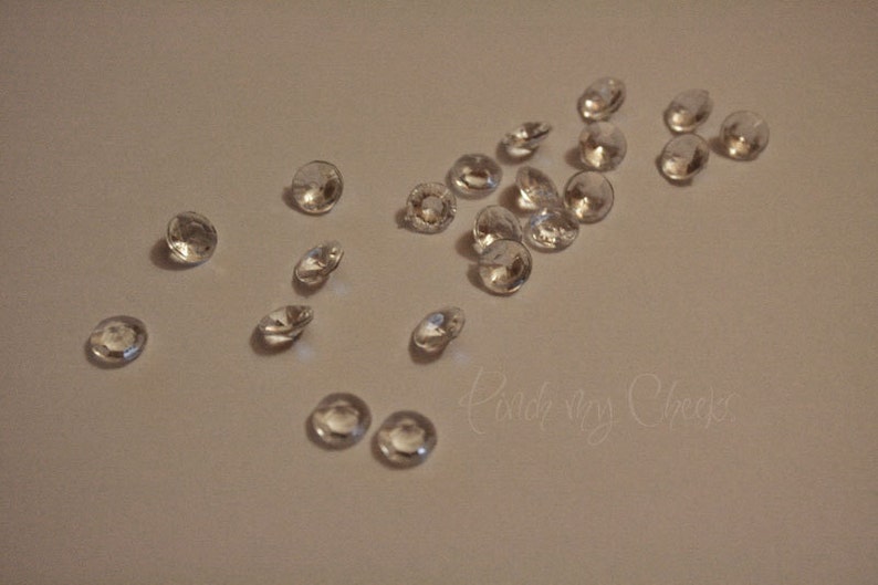 800 Crystal Clear Confetti Party Diamonds image 2