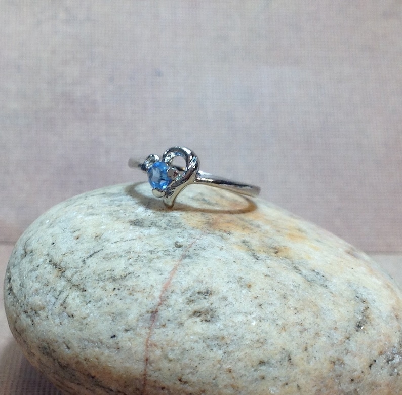 Heart Ring Blue Stone Unworn New Old Stock size 6