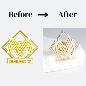 K&ouml;nnte beinhalten: Goldfarbene Anstecknadel in Kronenform mit dem Text "MARGO V" auf einem rechteckigen Sockel. Das Bild zeigt einen Vorher-Nachher-Vergleich des Designs der Anstecknadel. Die Anstecknadel wird auf einer wei&szlig;en Oberfl&auml;che pr&auml;sentiert.