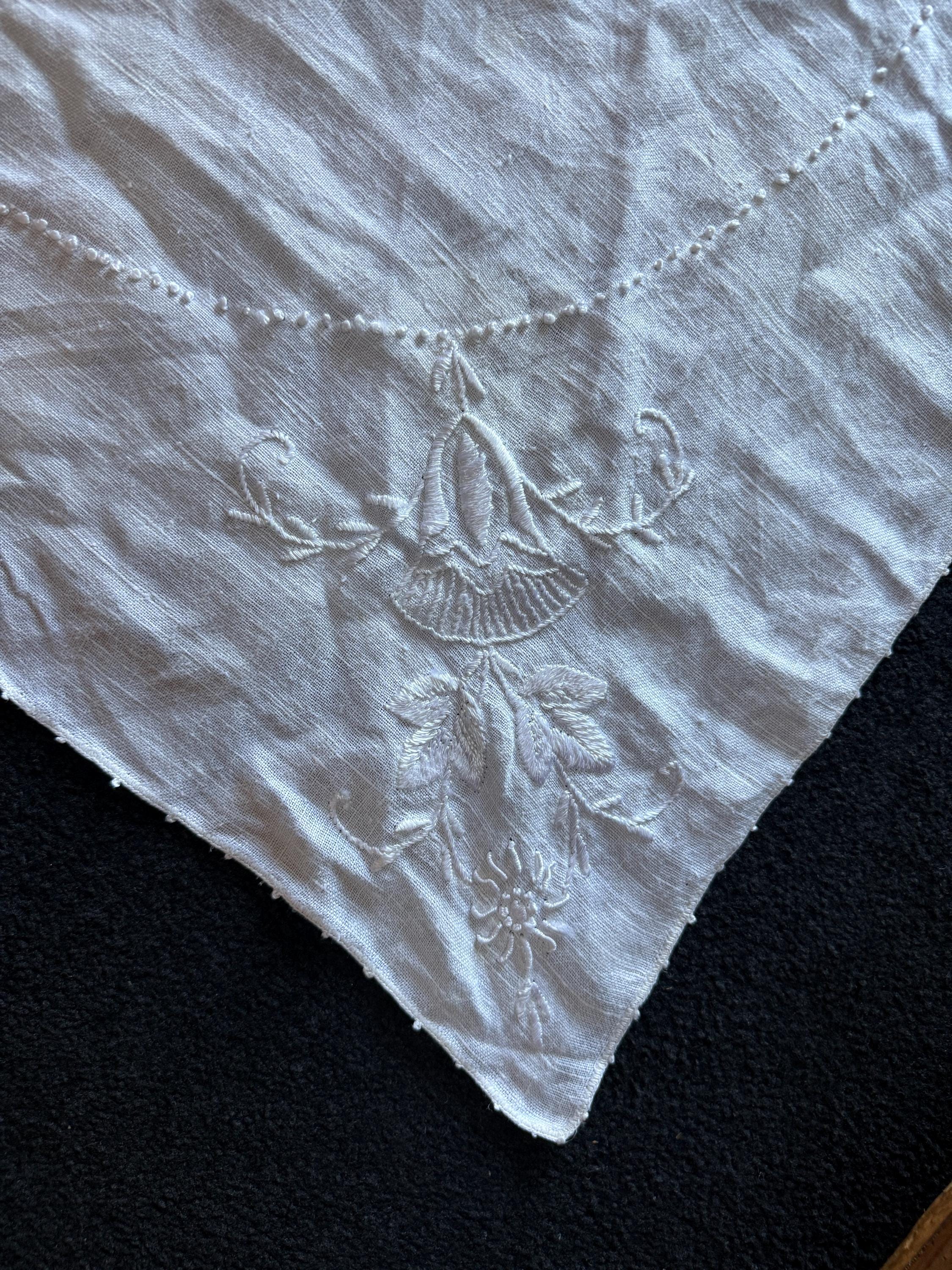ヴィンテージ ホワイト リネン 刺繍入り 花柄テーブルクロス 33インチ