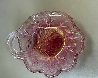 Vintage roze geperst glazen luier met handvat in bladvorm, 5-1/4"l x 4-1/2"