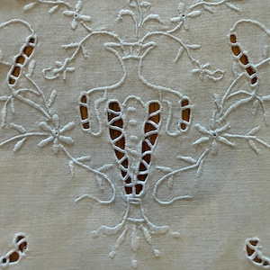 Madeira Portugal Embroidered Cutwork Floral Table Dresser Runner 41" x 16"