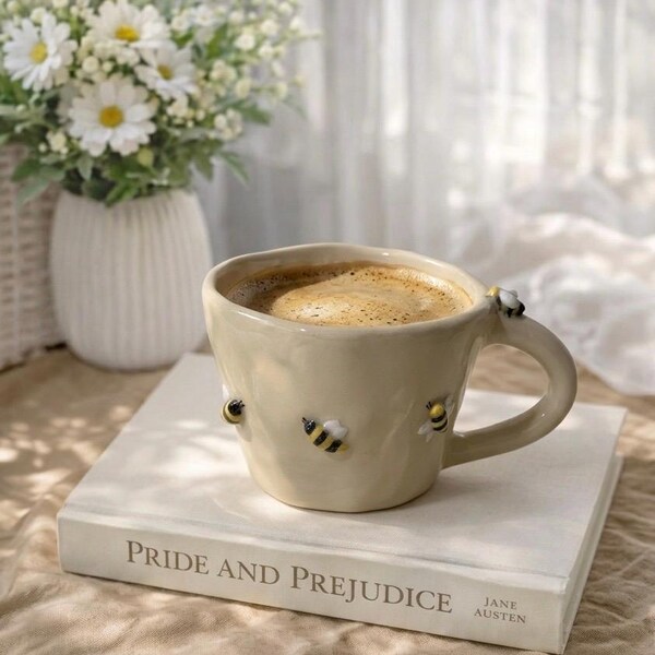 Ceramic Bee Mug 3D – Cottagecore bee mug gift for her - aesthetic coffee cup - cute bee lover gift - cozy nature mug