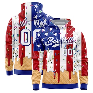 Op de afbeelding: Een honkbal-thema hoodie met een uniek ontwerp. De hoodie heeft een gesplitst ontwerp met rode en witte strepen, een blauw gedeelte met sterren en een wafelkegelbasis met hagelslag. Het woord "Baseball" staat over de borst geschreven en het nummer "00" wordt weergegeven.