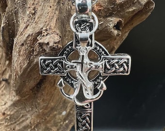 ケルトフュージョンネックレス – 信仰、強さ、そして永続的な平穏