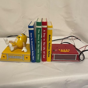 M&M Yellow Character Bookend Clock Radio Display (Flawed, Read Details)
