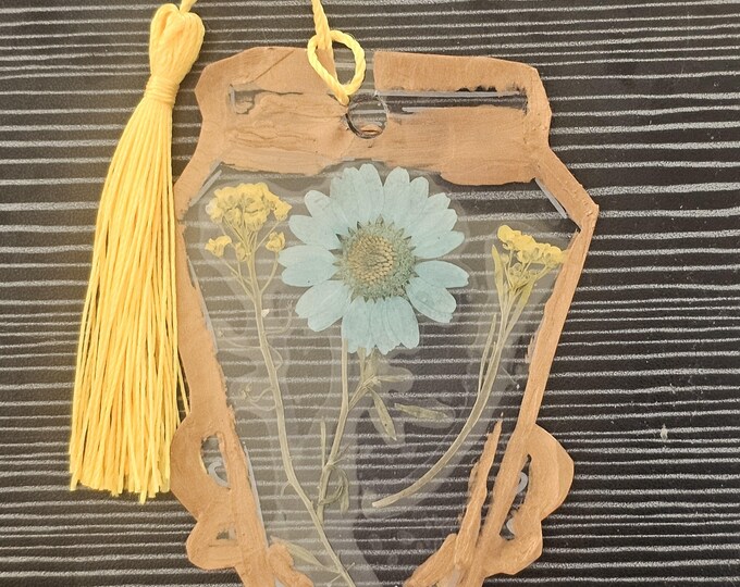 Handmade Dried Flower Bookmark: One-Of-A-Kind Page Marker