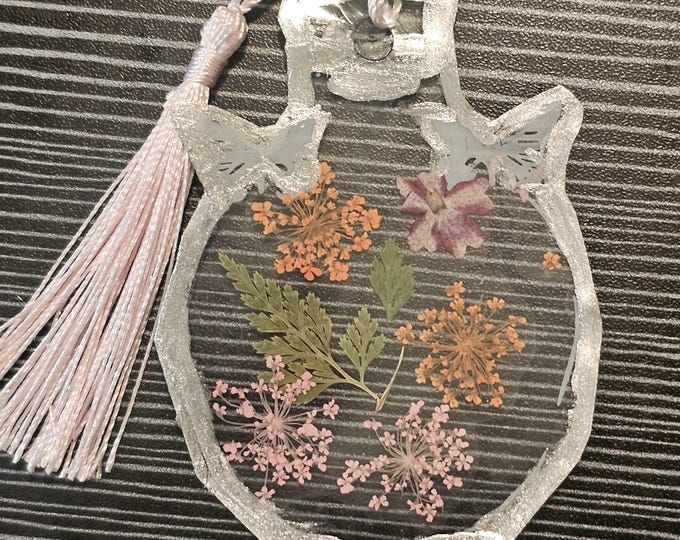 Handmade Dried Flower Bookmark: One-Of-A-Kind Page Marker