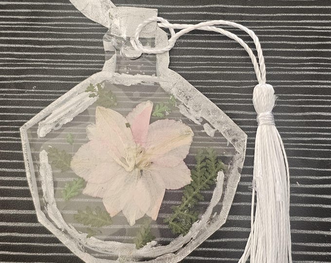 Handmade Dried Flower Bookmark: One-Of-A-Kind Page Marker