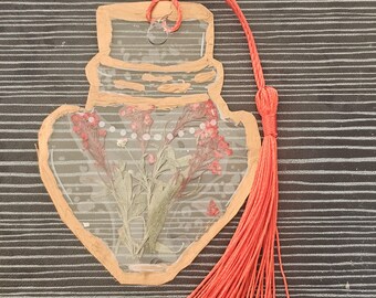 Dried Flower Bookmark: Handmade Bookmark