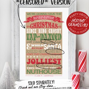 K&ouml;nnte beinhalten: Ein druckbares Weihnachtszeichen mit braunem Hintergrund und rotem und gr&uuml;nem Text. Das Schild sagt "We're gonna have the hap-hap-happiest Christmas since Bing Crosby tap-danced with Danny dancing Kaye & when Santa squeezes his fat white butt down that chimney tonight he's going to find the jolliest bunch of Christmas elves this side of the nuthouse." Das Schild wird Clark W. Griswold zugeschrieben.
