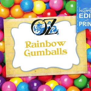 Op de afbeelding: Een printbaar bord met een gele achtergrond en een blauwe rand. Het bord heeft een blauw en zwart logo met de letters "O" en "Z" en de tekst "Rainbow Gumballs". Het bord is omringd door kleurrijke gumballs.