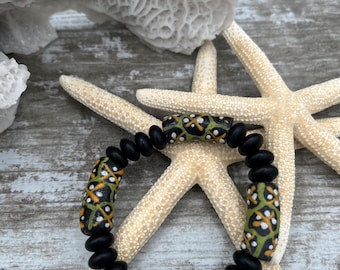Pulsera de cuentas de vidrio tribales Krobo africanas: tamaño aproximado de 6,5".