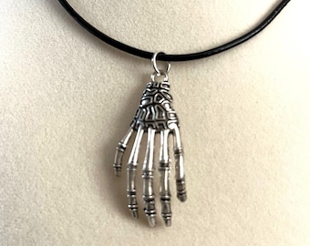 Collar de mano de esqueleto
