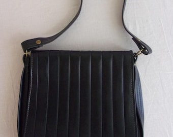 Vintage 1970s Shoulder Purse Navy with Ribbed Stitching