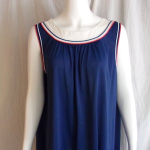 Chemise de nuit shortie vintage des années 1960 en nylon rouge blanc et bleu OSFM