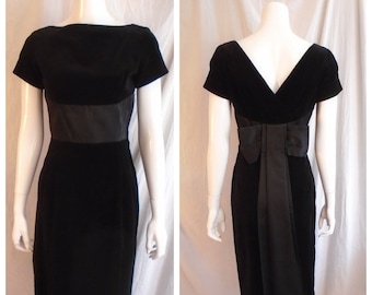 Vintage 1950s Dress Black Velvet Wiggle Dress Cocktail Wide Waist with Back Bow Small Petite 36 x 26 x 36