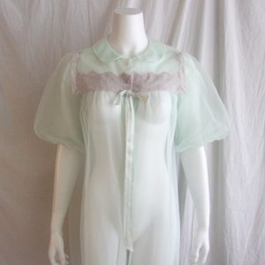 Vintage 1960s Robe Sheer Mint Green Nylon mit Spitzenbesatz Puffärmel Groß