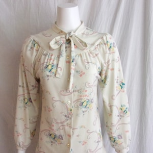 Camicetta vintage anni &#39;70 con stampa floreale e scollo a fiocco, taglia media