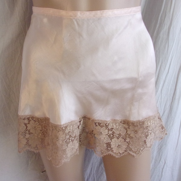 Vintage 1930s Tap Pants Lace Trimmed Side Button Step Ins Medium