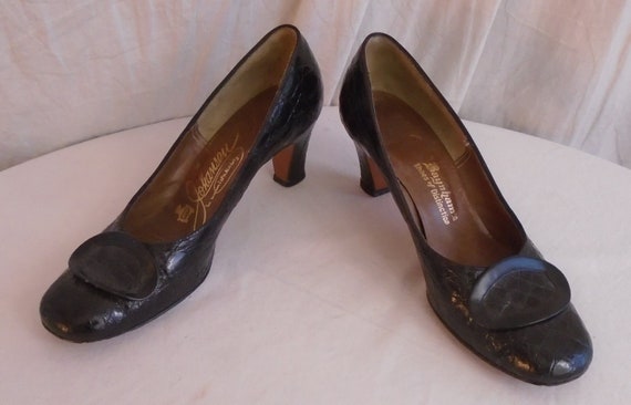 Vintage 1960s Pumps Black Alligator Embossed Leat… - image 1