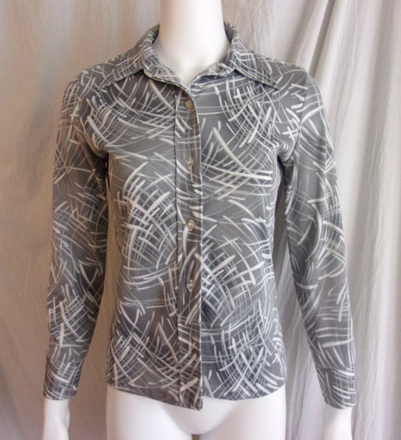 Vintage 1970s Blouse Mod Abstract Design In Grey … - image 5