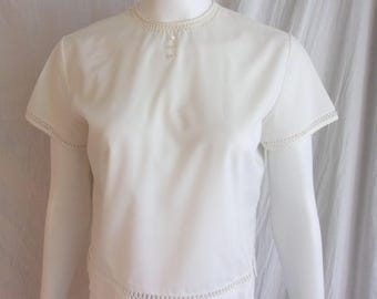 Vintage 1950s Blouse White Nylon Back Button Crochet Trim Hipbone Large
