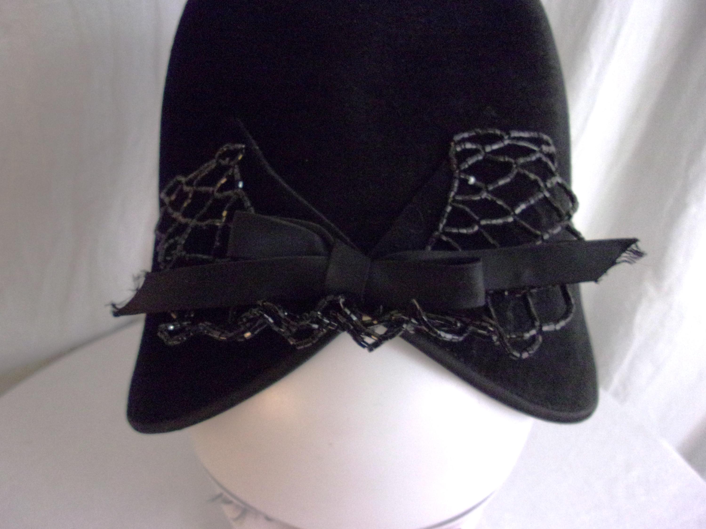 Vintage 1960s Hat Black Velvet Cloche Style With Beaded Trim  display picture 1